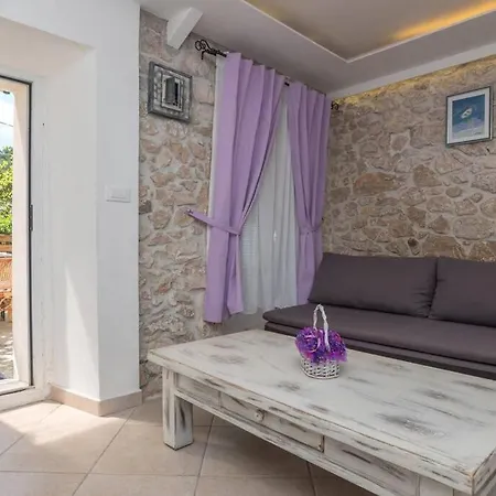 Lavanda Drvenik (Split-Dalmatia)